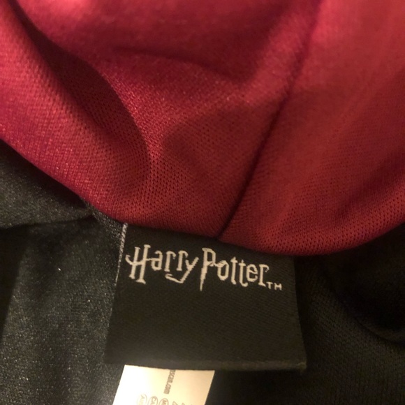 Harry Potter Gryffindor Robe & Tie - Picture 3 of 8